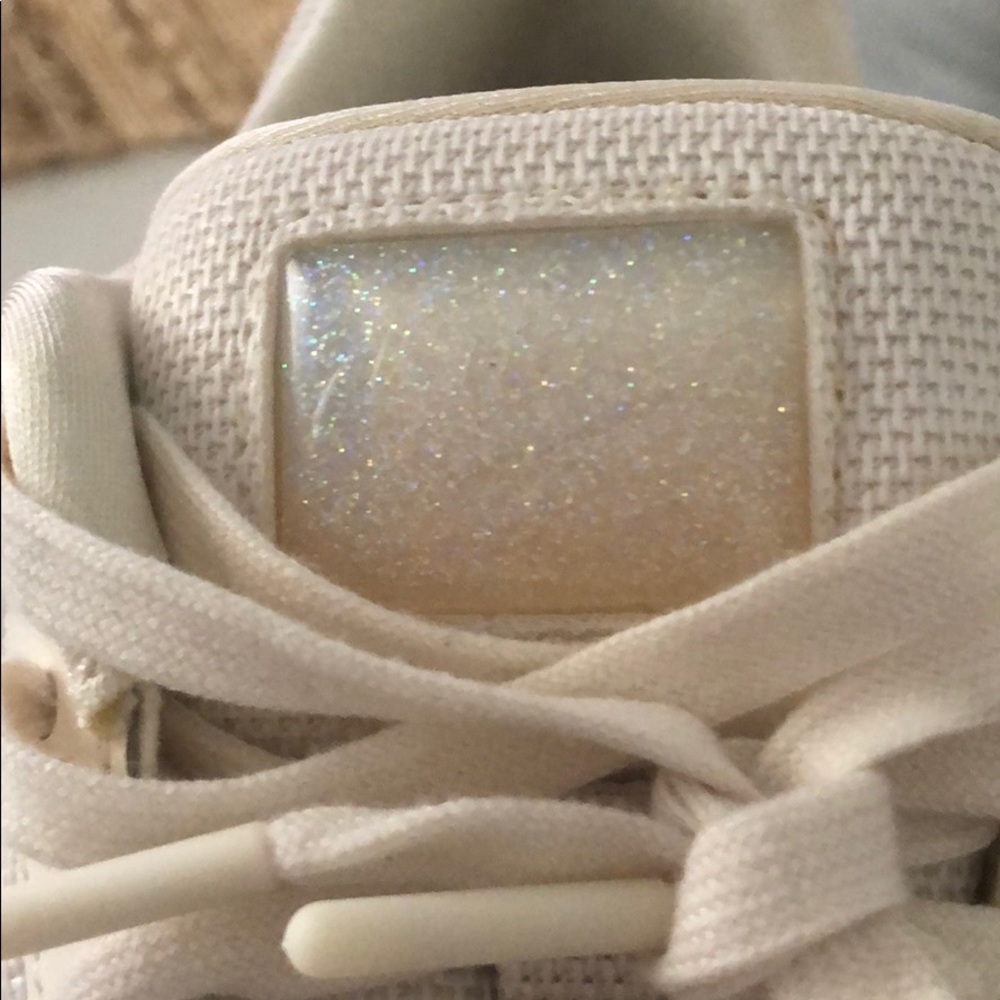 Shoes - Picture 5 of 6